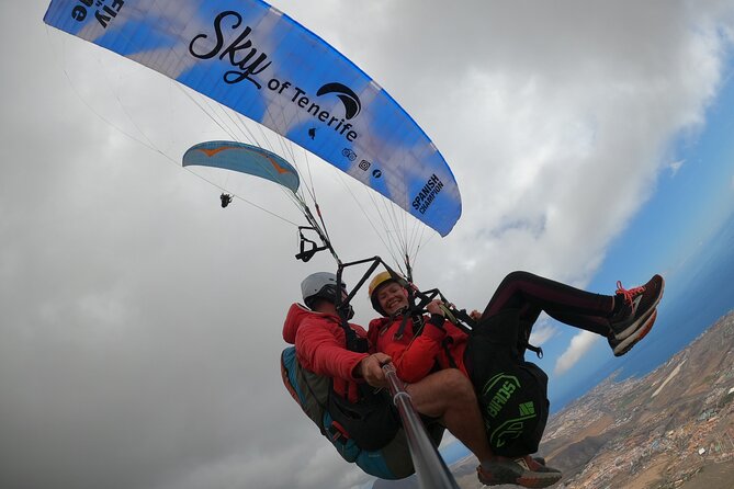 Acrobatic Paragliding Flight with Spanish Champion in Tenerife - The air time: spins, wing overs, and maybe a beach landing