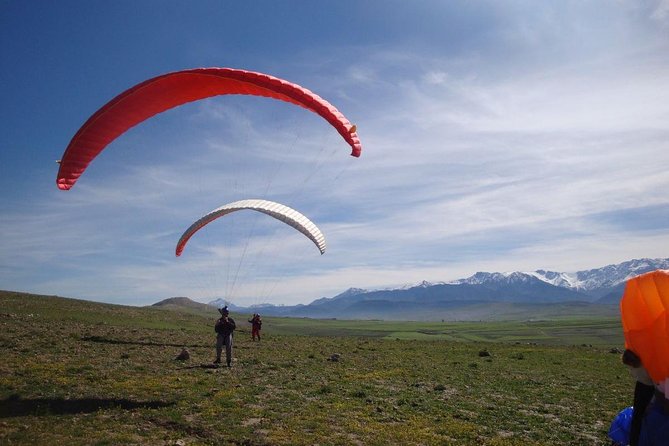 Agafay Desert Paragliding DUO Experience from Marrakech - Who This Duo Paragliding Day Works Best For