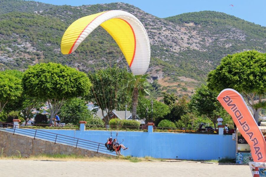 Alanya: Tandem Paragliding Experience Over Cleopatra Beach - Alanya Tandem Paragliding Over Cleopatra Beach: Why this route works