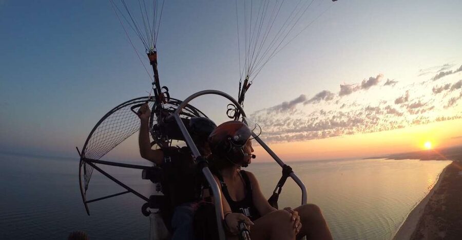 Albufeira: Sunset Paragliding Flight - The Algarve Coast Run: Falésia Beach, Rocha Baixinha, Olhos de Água