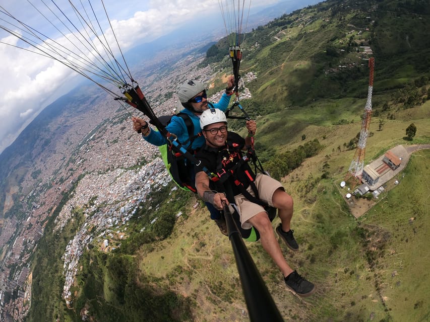 Bello: Paragliding in Medellín - The San Félix Break: Food Time and Pre-Flight Vibes