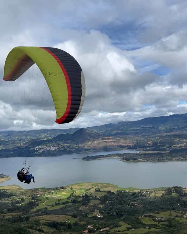 Bogota: Paragliding activity in La Calera with transfers - Getting Ready for Takeoff in the Guatavita Area