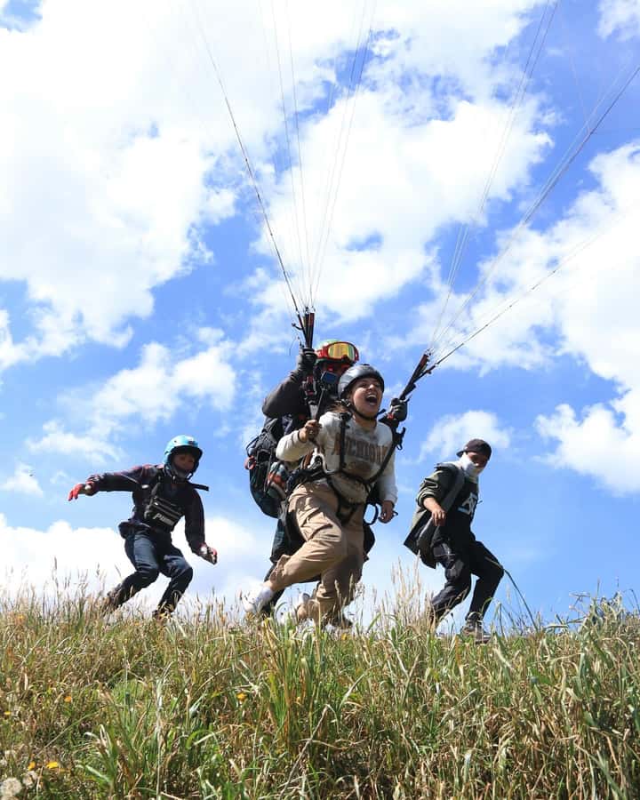 Bogota: Paragliding Flight Ticket in Guatavita - The flight rundown: takeoff, gliding over valleys, and seeing Guatavita Lake from above