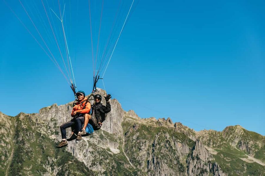 Chamonix: Tandem Paragliding Flight - The pre-flight briefing: how you stay in control without steering