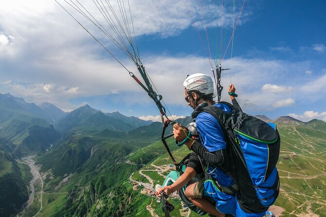 Cloudbase Paragliding in Gudauri, Georgia - Safety and Pilots: What the Reviews Emphasize
