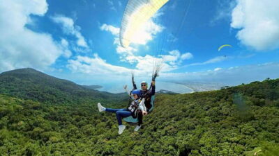 Da Nang: Paragliding with Views of Lady Buddha Statue 2025 - Safety Briefing, Helmets, and Reaching Up to 700 Meters