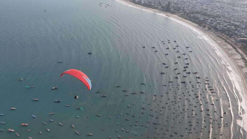 Da Nang Private paragliding experience on Monkey Mountain - Your flight over the sea: what the 12–15 minutes actually looks like