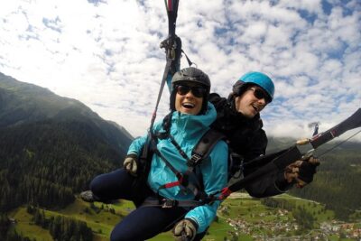 Davos Absolutely Free Flying Paragliding Tandem Flight 1'000 Meters High - Meeting at Davos Platz and how the day stays organized