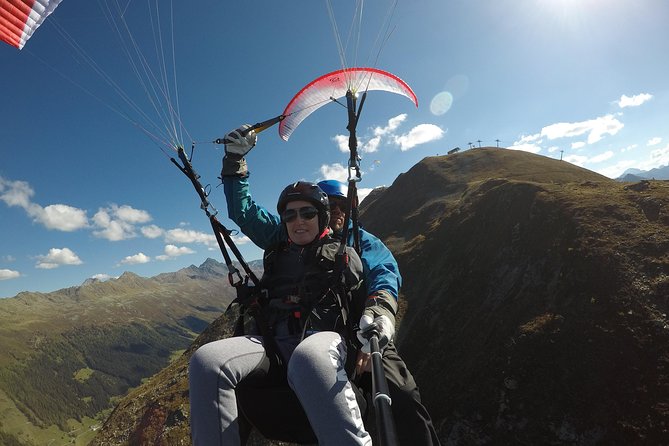 DAVOS: Paragliding For 2 Passengers - Together In The Air! (Video&Photos Incl.) - Flying “together in the air”: what it feels like for couples and friends