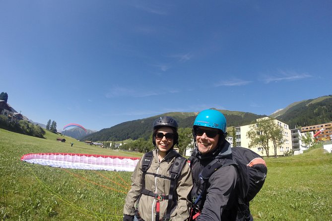 Davos Paragliding Private Tandem Pilot Half Day - Flying over the Alps: what it’s like in the air