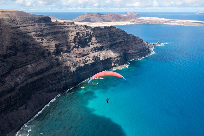 DISCOVERY FLIGHT tandem paragliding Lanzarote with pro pilot - What the Timing Feels Like (and Why It Works for First-Timers)