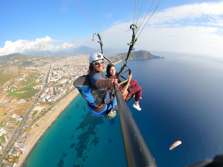 From city of Side Alanya Paragliding - The flight: Alanya Castle views, peninsula coast, and climbing with the wind