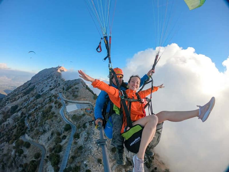 From Fethiye: Tandem Paragliding in Ölüdeniz - The Equipment and Safety Setup You Actually Get