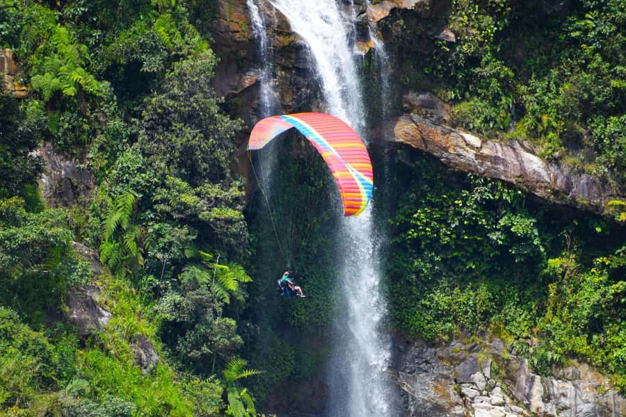 From Medellín: Paragliding Flight and Guatape Tour - The Guatapé switch: from flying to wandering colorful streets