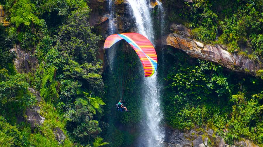 From Medellin: Private Paragliding Tour Over Waterfalls - Medellín to Cocorná: the drive sets the tone
