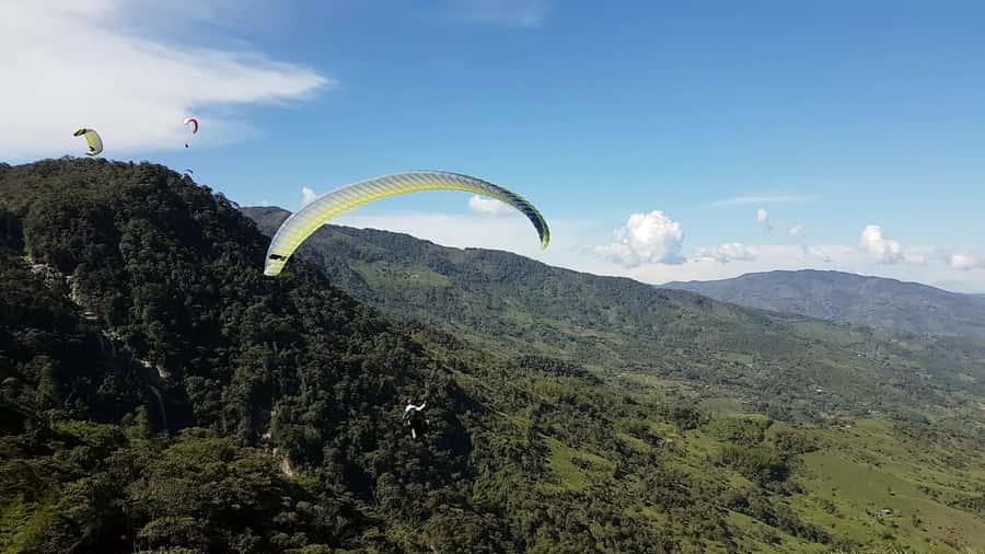 From Medellin: Private Paragliding Tour Over Waterfalls - The flight itself: what the 10–15 minutes feels like