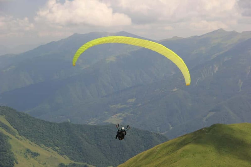 Georgia: Paragliding tandem flight in Gudauri with video - Getting to the Launch: Transfers, Timing, and How the Mountain Run Works