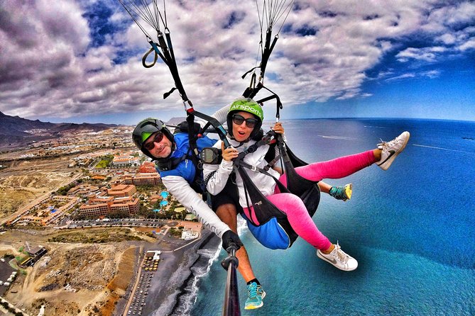 GOLD paragliding flight including videos/photos, t-shirt and a bottle of Cava - The Gold package extras: t-shirt and cava, plus HD memories