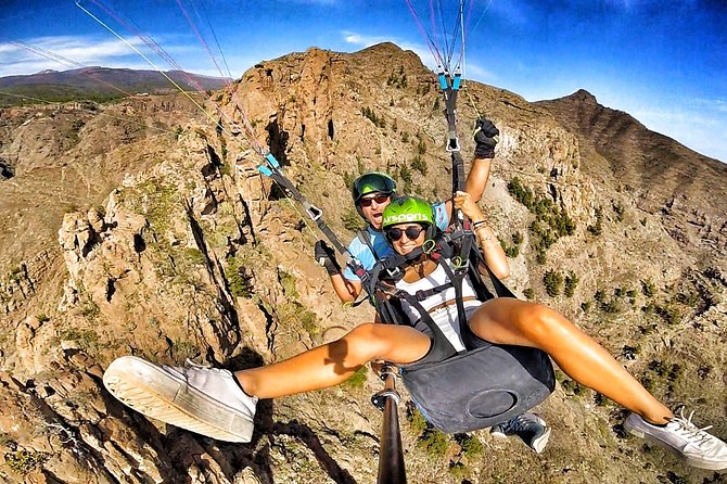 GOLD paragliding flight including videos/photos, t-shirt and a bottle of Cava - Landing reality: La Caleta sand is the plan, not a guarantee