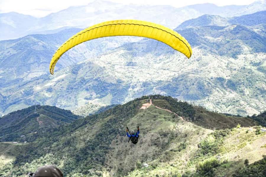 Guatape: Paragliding Experience - Safety briefing and gear: what you do, and what you don’t