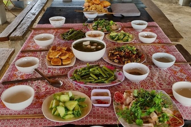 Hanoi Paragliding COMBO: Tandem paraglide + course (full-day) - The Muong lunch at the stilt clubhouse: fuel for round two