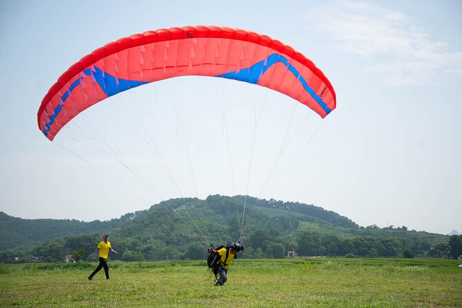 Hanoi Paragliding COMBO: Tandem paraglide + course (full-day) - Ground training on low-hill practice gear: how you learn control safely