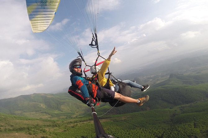 Hanoi Sky Tour: Paragliding - GoPro and selfie stick: capturing without breaking the vibe