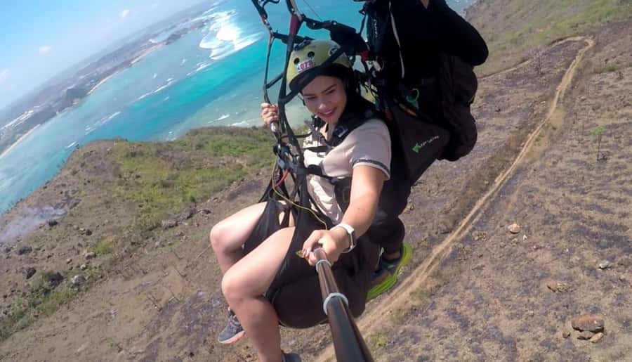 Kuta Lombok : Tandem Paragliding with Pilot & Beach Tour - The Tandem Flight: 200 mdpl Launch and a Smooth 10-Minute Glide