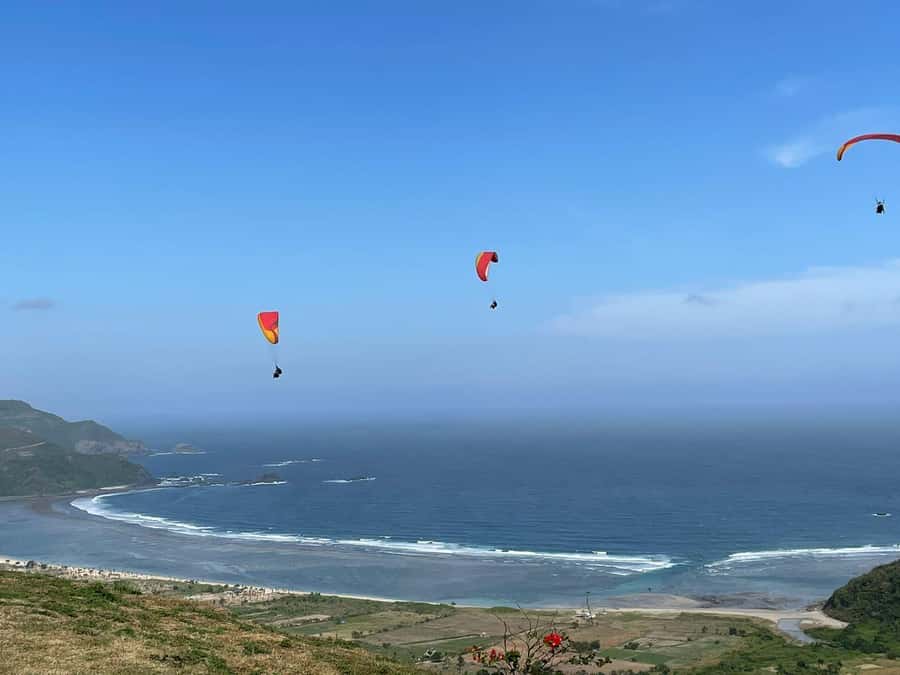 Kuta Lombok : Tandem Paragliding with Pilot & Beach Tour - Pickup and Drop-Off: Private Car Convenience Across Lombok