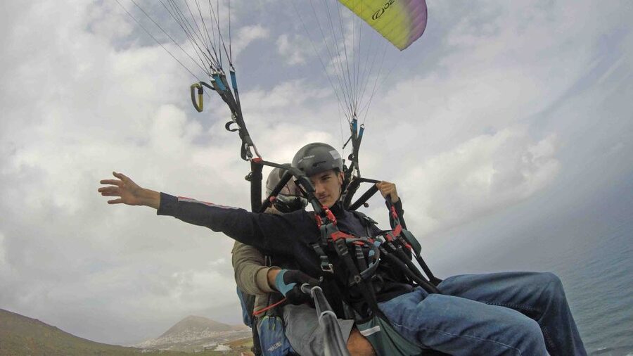 Las Palmas: Paragliding Tandem Flight with Instructor - Languages and Group Setup: A Small Detail That Can Matter