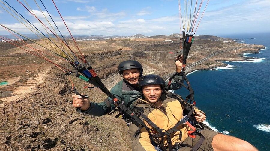 Las Palmas: tandem paragliding flights for everyone - What you actually do in the air: a calm 20-minute tandem flight