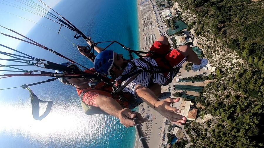 Lefkada paragliding tandem flighs/ Kathisma beach - Before take-off: helmet, seating, and a quick tutorial