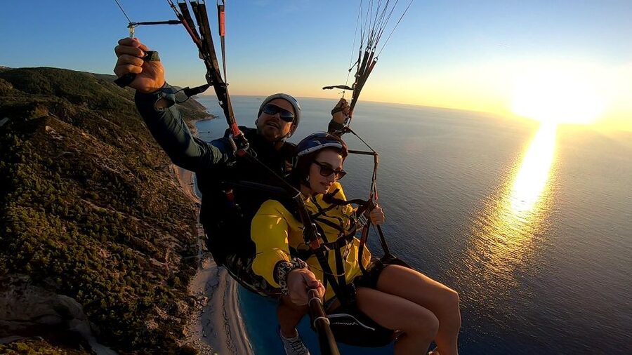 Lefkada paragliding tandem flighs/ Kathisma beach - In the air for 15 minutes: freedom with a built-in partner