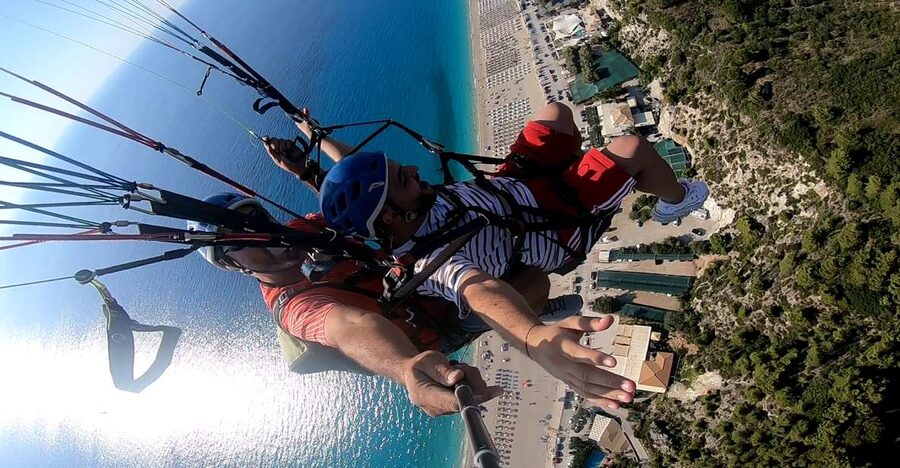 Lefkada paragliding tandem flighs/ Kathisma beach - Where you meet on the beach (and why it matters)