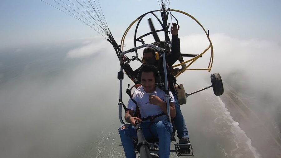 Lima: Paragliding Flight Over Costa Verde Districts - What the 2 hours are for (since the flight is only about 15 minutes)
