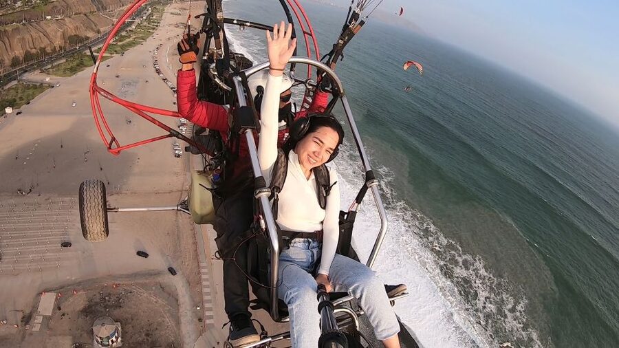 Lima: Paragliding Flight Over Costa Verde Districts - Safety gear, pilot control, and the reality of a powered setup