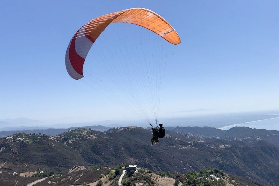 Los Angeles: 30-Minute Tandem Paragliding Experience - Carbon Beach meeting point: where your flight day really starts