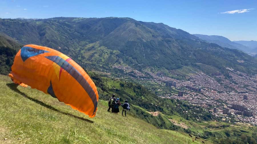 Medellín Paragliding - Go Pro Included - Meet Your Pilot: Professional Flight Time Is the Point