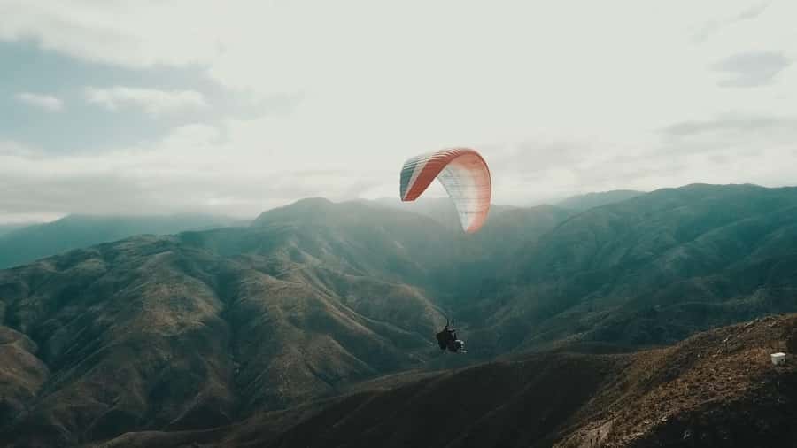 Mendoza: Paragliding Tandem Flight with Instructor - Timing the day: how to eat, what to wear, and when to hydrate