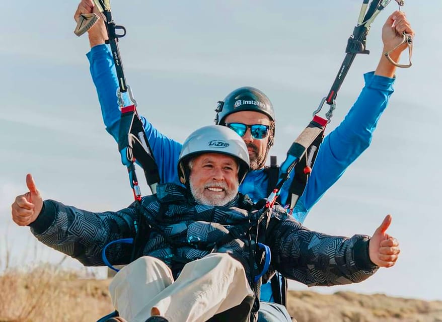 Nazare: Paragliding tandem flight - Instructor quality in the air: Nuno and Bruno’s approach