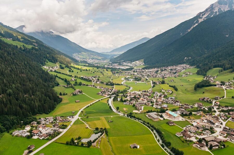 Neustift im Stubaital: Tandem Paragliding Flight - Meeting at Elferlifte Hochstubai in Neustift: the smooth start