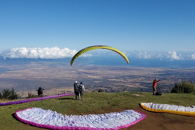 Paraglide Maui's 1K Tandem Paragliding Experience - Your Glide Over the Meadow and Panoramic Views
