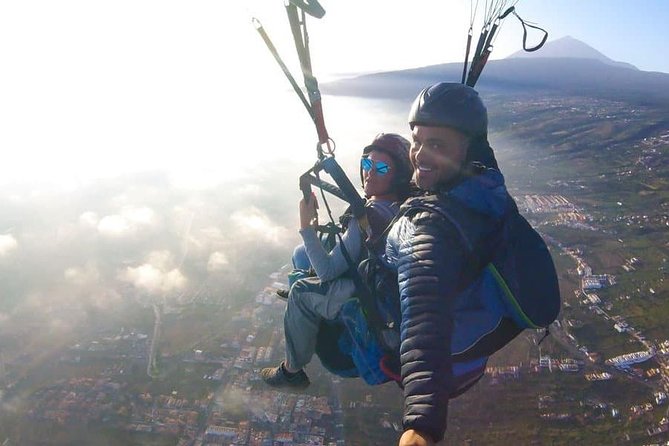 Paragliding 1000 Meters - Entering Adeje: meeting points, pickup, and the pre-flight setup
