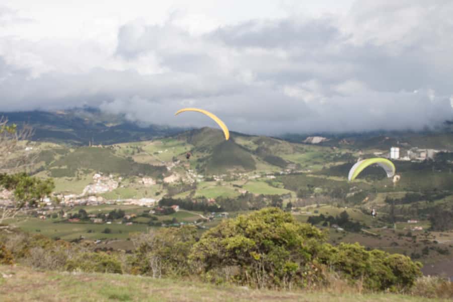 Paragliding Activity with Transfers from Bogota - The Sopó route: why this paragliding day starts with dairy