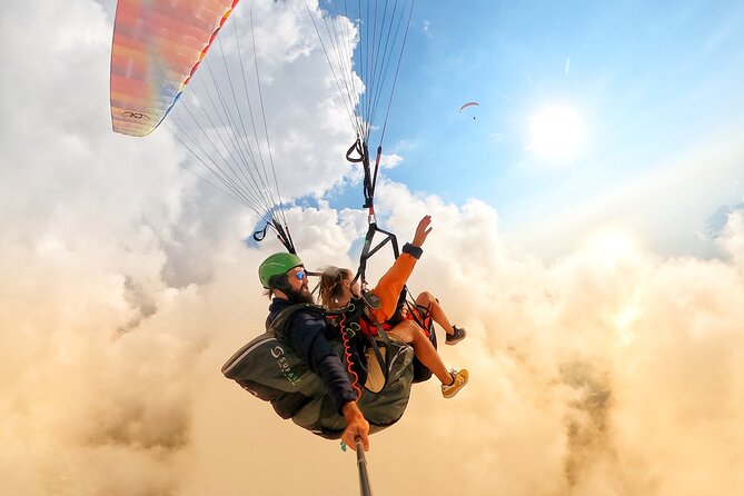 Paragliding Experience in Ölüdeniz - United Pilots: equipment checks, insurance, and choosing your pilot