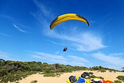 Paragliding Experience near Lisbon - Safety briefing and gear: how you’re set up to feel in control