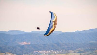 Paragliding: Experience the magic of flying near Barcelona. Report included - The 3-Hour Flow: 4x4 Ride, Safety Briefing, and Your 15–25 Minute Flight