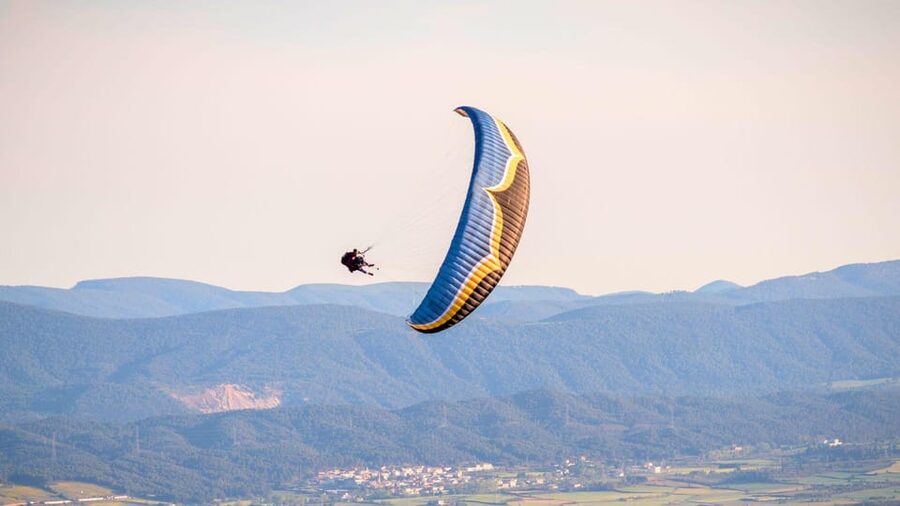 Paragliding: Experience the magic of flying near Barcelona. Report included - The 3-Hour Flow: 4x4 Ride, Safety Briefing, and Your 15–25 Minute Flight