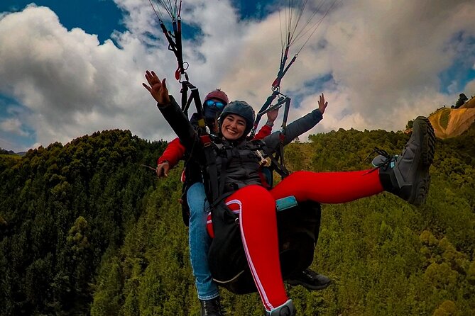 Paragliding flight in Medellin with expert pilots - Medellín Paragliding With Certified Pilots: What It’s Really Like