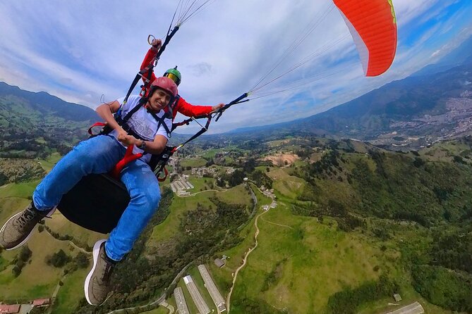 Paragliding flight in Medellin with expert pilots - Runway Launch: The Start of the Adventure